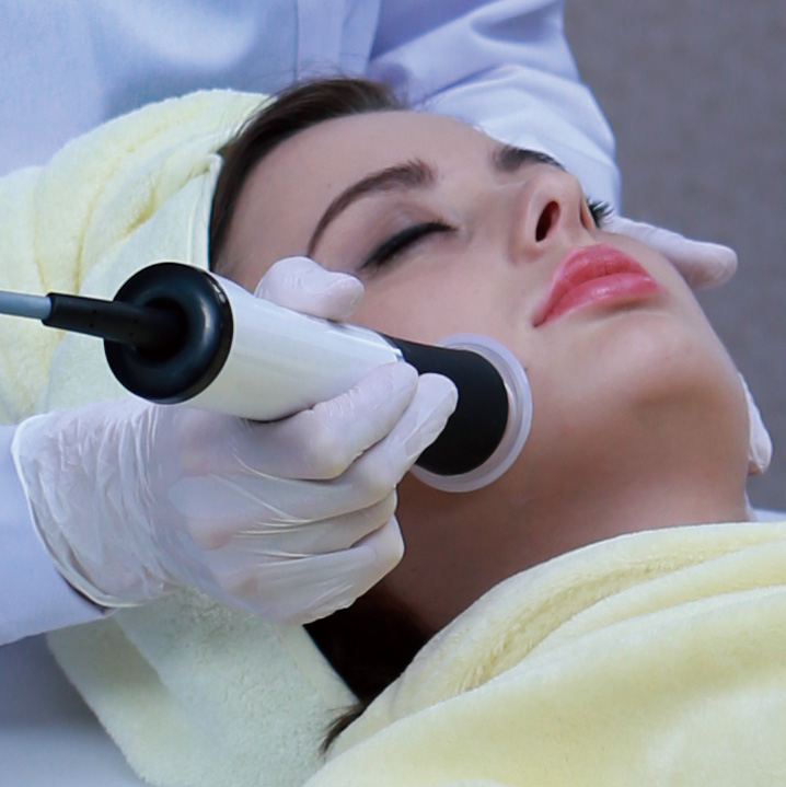 Ultrasonic cosmetology introduces a revolutionary approach to beauty, merging ultrasonic cosmetology with beauty and skincare. The benefits are vast, from enhancing skin quality to reducing wrinkles and fine lines.